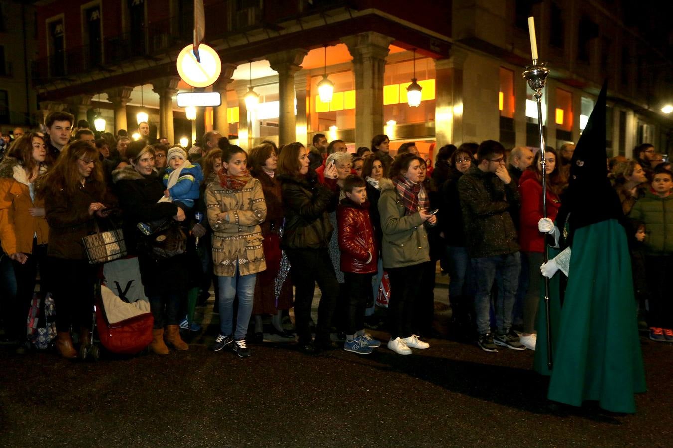 Si estuviste en la Procesión del Rosario del Dolor, búscate en la fotos (1/2)