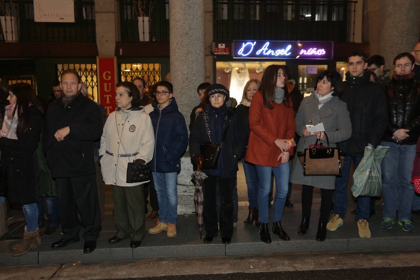 Si estuviste en la Procesión del Rosario del Dolor, búscate en la fotos (1/2)