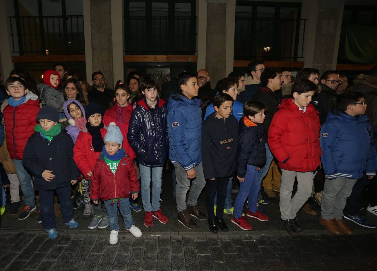 Si estuviste en la Procesión del Rosario del Dolor, búscate en la fotos (1/2)