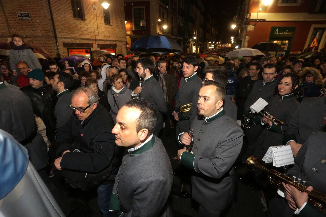 Si estuviste en la Procesión del Rosario del Dolor, búscate en la fotos (2/2)