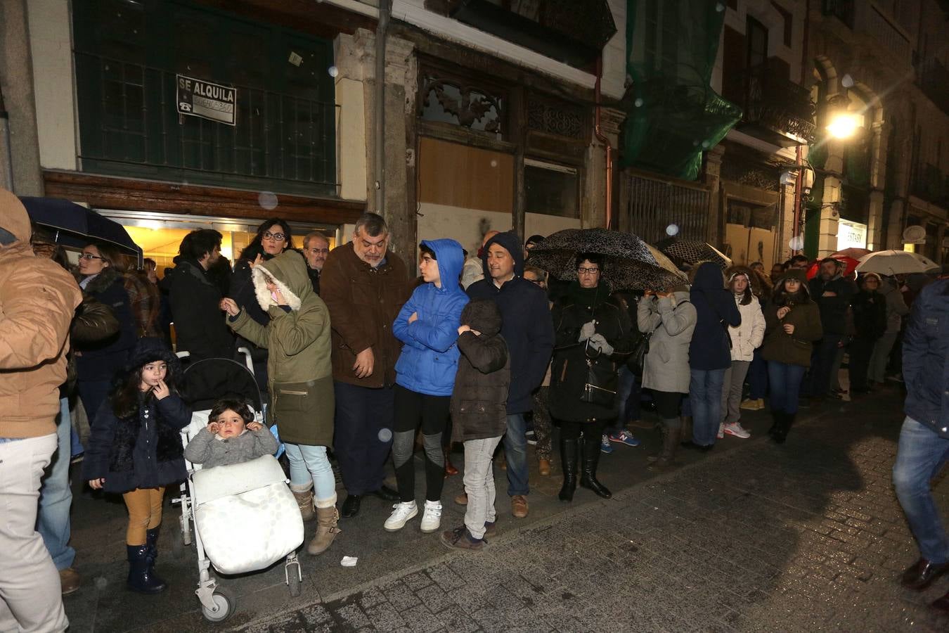 Si estuviste en la Procesión del Rosario del Dolor, búscate en la fotos (2/2)