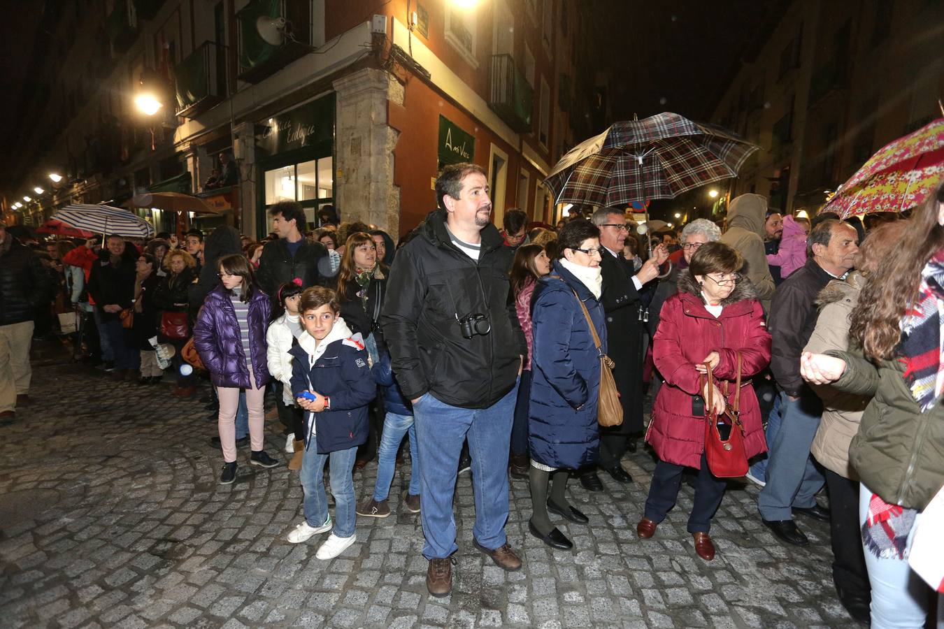 Si estuviste en la Procesión del Rosario del Dolor, búscate en la fotos (2/2)