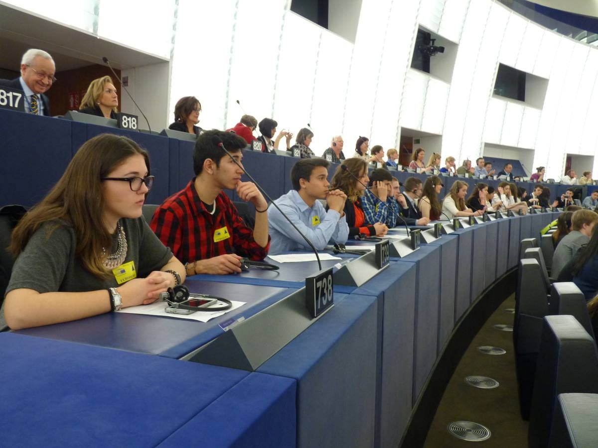 Alumnos del IES Pinar de la Rubia participan en el encuentro Euroscola en Estrasburgo