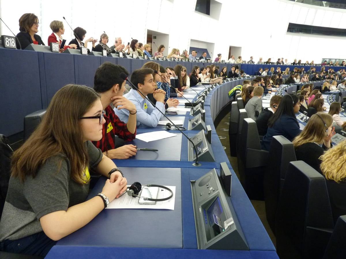 Alumnos del IES Pinar de la Rubia participan en el encuentro Euroscola en Estrasburgo