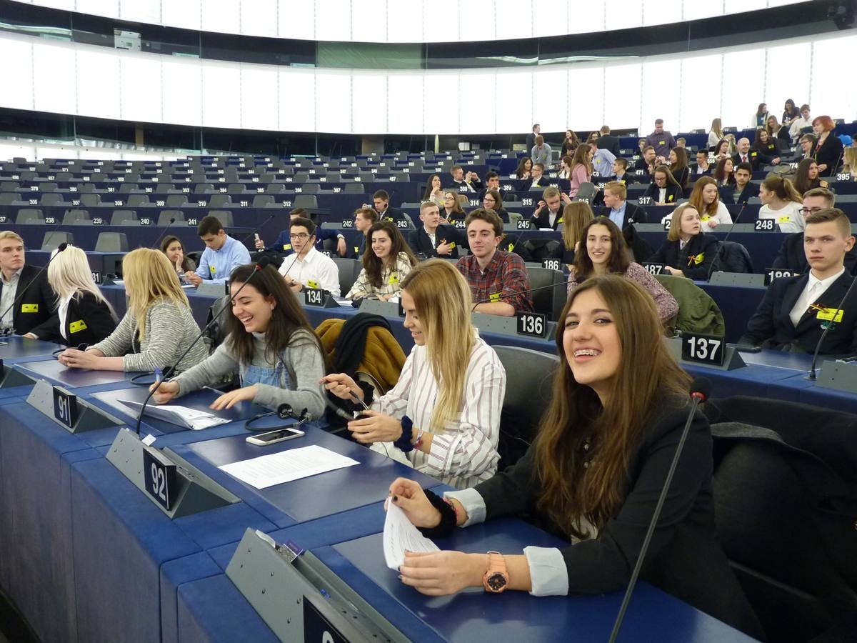 Alumnos del IES Pinar de la Rubia participan en el encuentro Euroscola en Estrasburgo