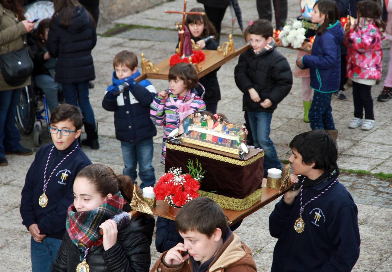 Procesión de la Pasión de Jesucristo por los niños del barrio de  San José de Segovia