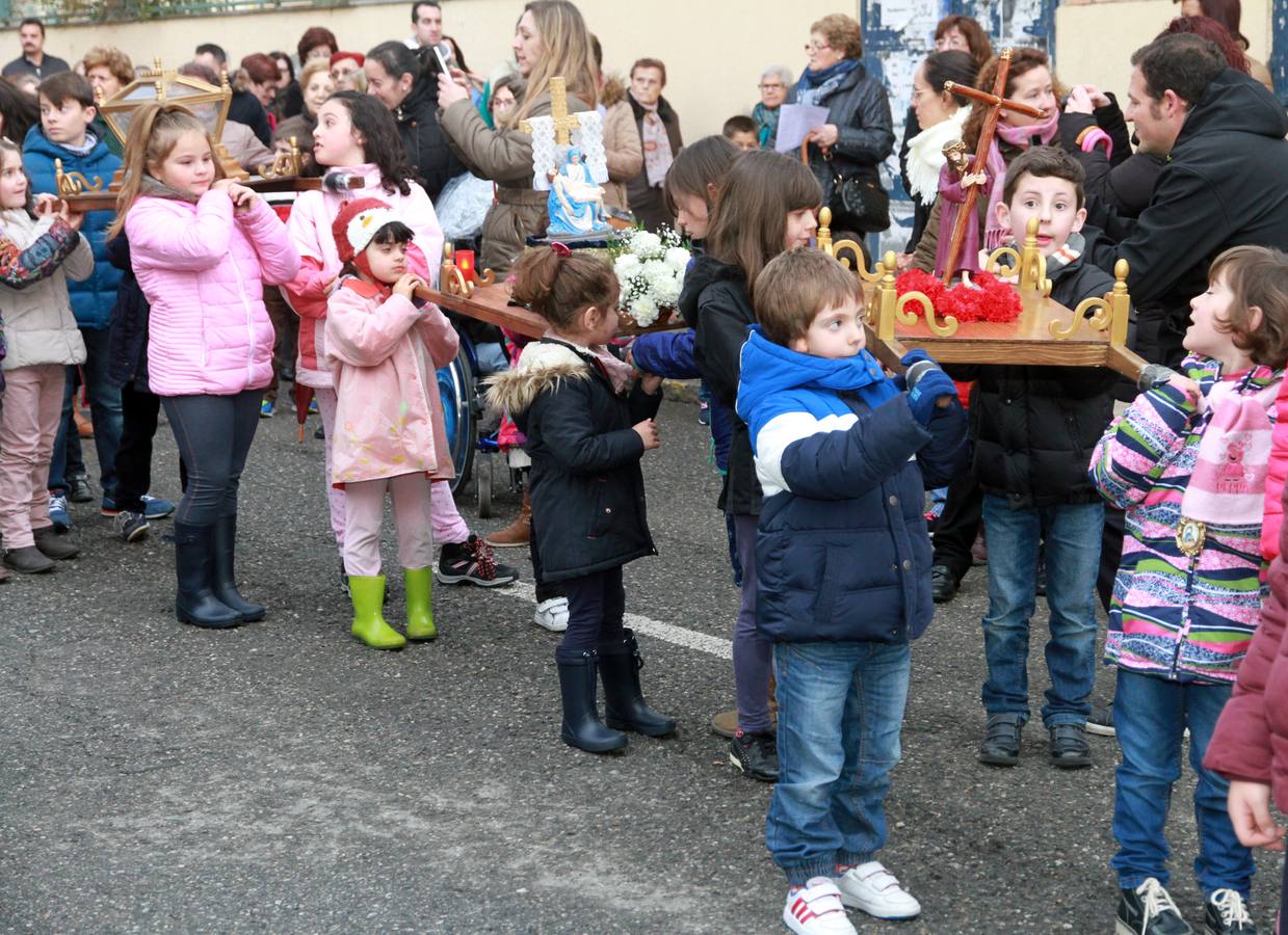Procesión de la Pasión de Jesucristo por los niños del barrio de  San José de Segovia
