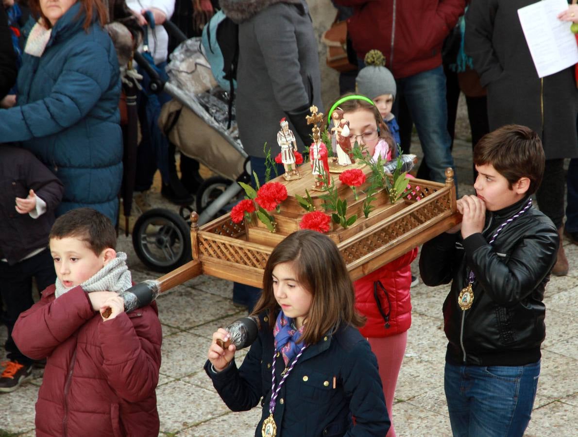 Procesión de la Pasión de Jesucristo por los niños del barrio de  San José de Segovia