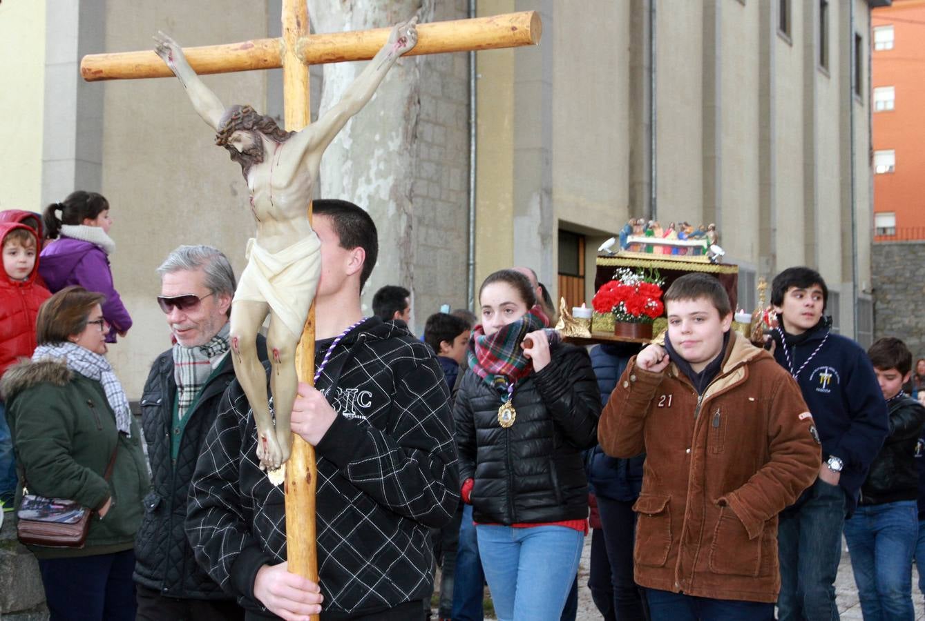 Procesión de la Pasión de Jesucristo por los niños del barrio de  San José de Segovia