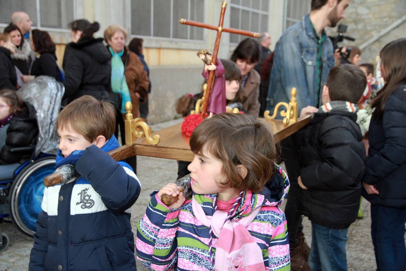 Procesión de la Pasión de Jesucristo por los niños del barrio de  San José de Segovia