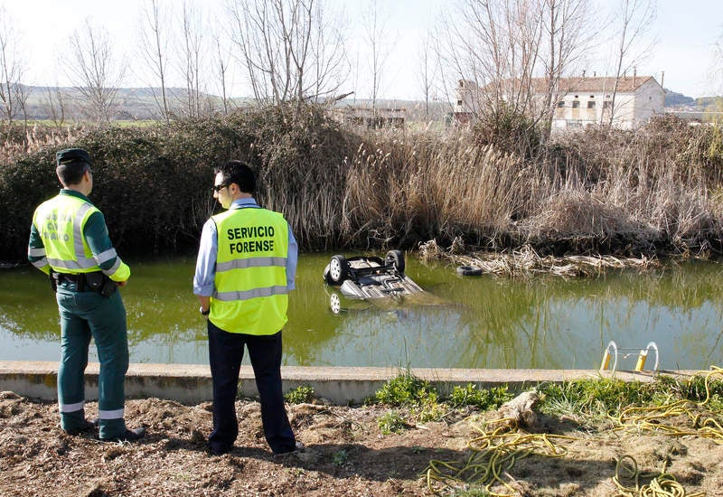 Fallecen dos personas al caer el coche en el que viajaban a una balsa en Dueñas (Palencia)