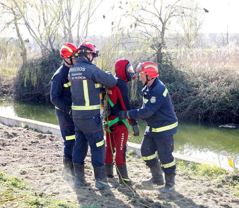 Fallecen dos personas al caer el coche en el que viajaban a una balsa en Dueñas (Palencia)