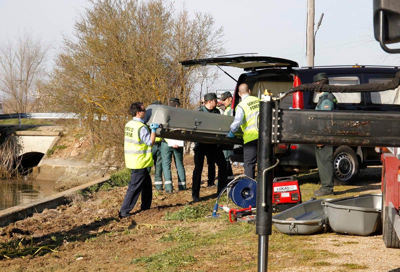 Fallecen dos personas al caer el coche en el que viajaban a una balsa en Dueñas (Palencia)