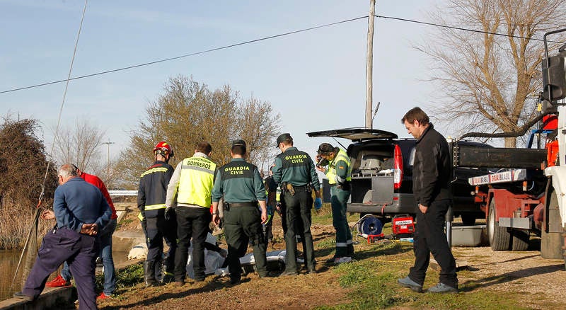 Fallecen dos personas al caer el coche en el que viajaban a una balsa en Dueñas (Palencia)