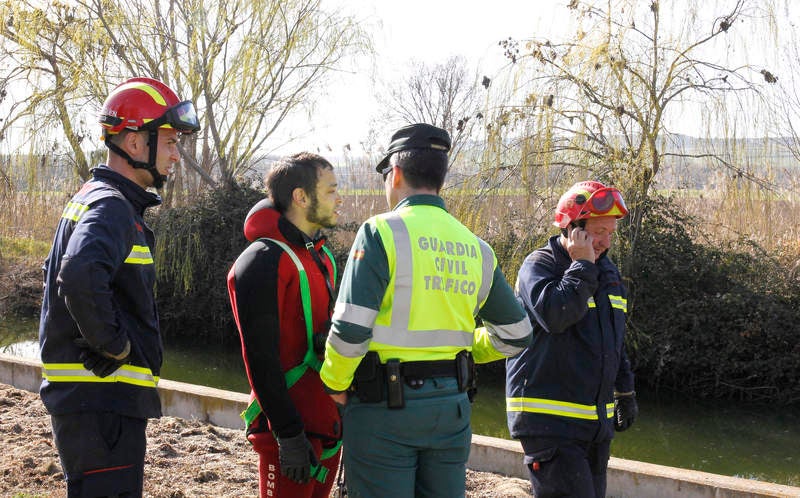 Fallecen dos personas al caer el coche en el que viajaban a una balsa en Dueñas (Palencia)