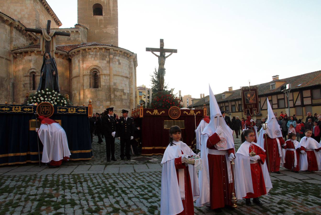 Procesión de Nuestra Señora de la Soledad al Pie de la Cruz y del Santísimo Cristo en su Última Palabra en Segovia