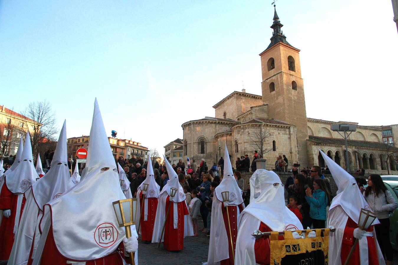 Procesión de Nuestra Señora de la Soledad al Pie de la Cruz y del Santísimo Cristo en su Última Palabra en Segovia