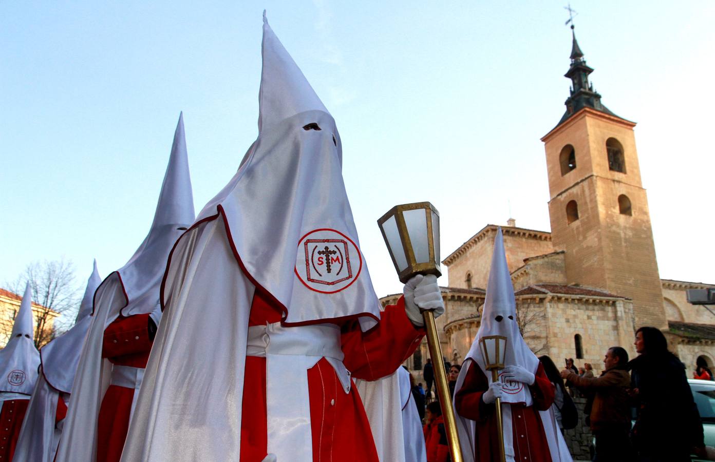 Procesión de Nuestra Señora de la Soledad al Pie de la Cruz y del Santísimo Cristo en su Última Palabra en Segovia