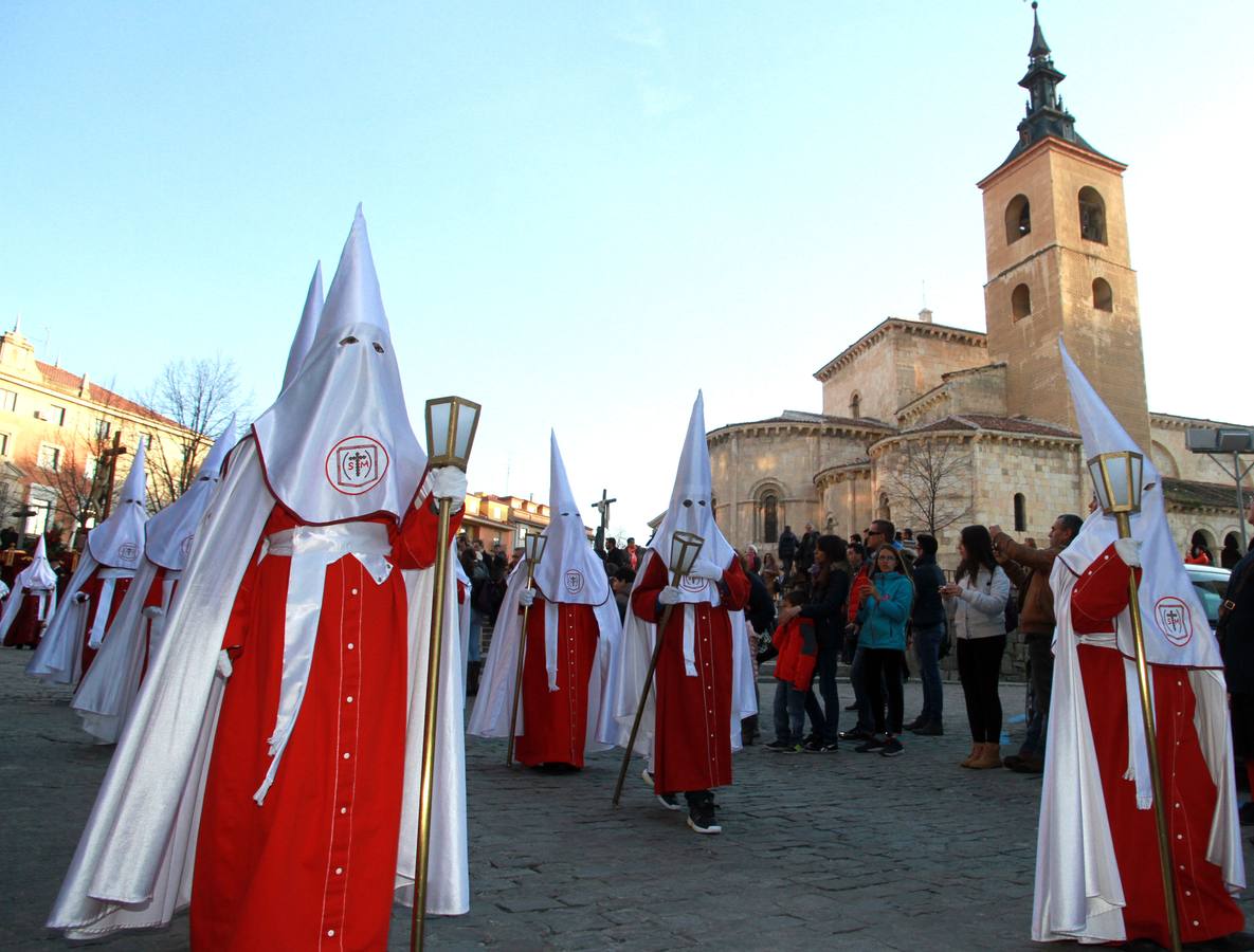 Procesión de Nuestra Señora de la Soledad al Pie de la Cruz y del Santísimo Cristo en su Última Palabra en Segovia