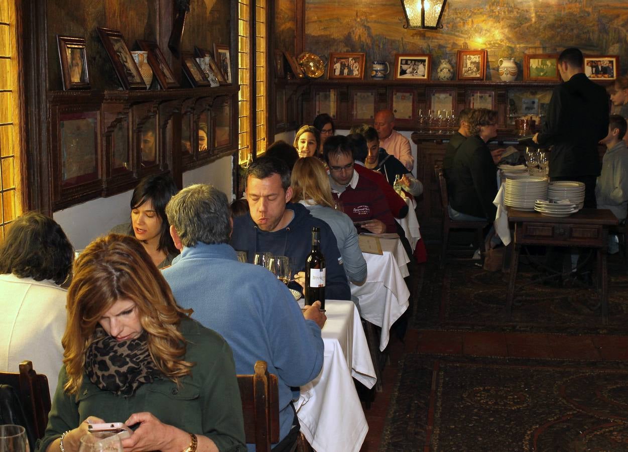 Segovia se llena de turistas el Viernes Santo