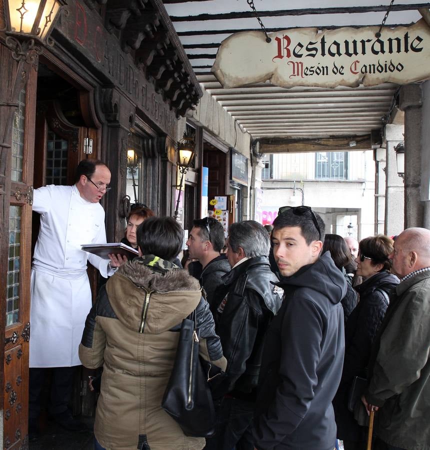 Segovia se llena de turistas el Viernes Santo