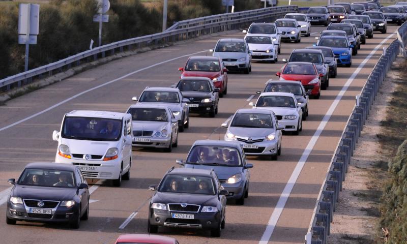 Retenciones en la A-6 entre Ataquines y Villanueva de los Caballeros