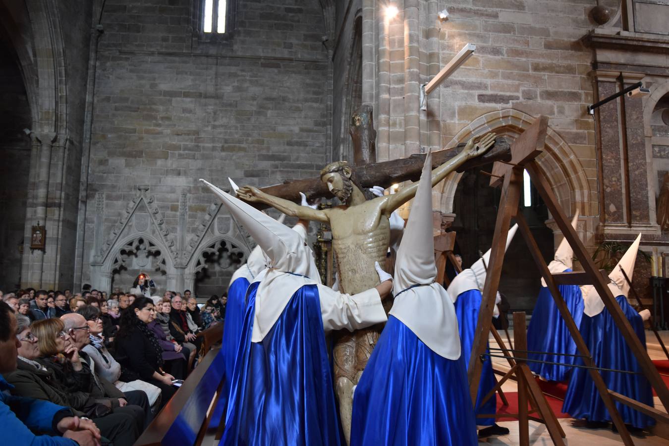 Aguilar de Campoo representa la muerte de Jesús a través de La Arbolada