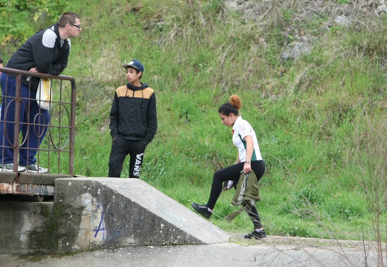 Los bomberos de Ponferrada buscan a un niño que fue arrastrado por las aguas del río Sil