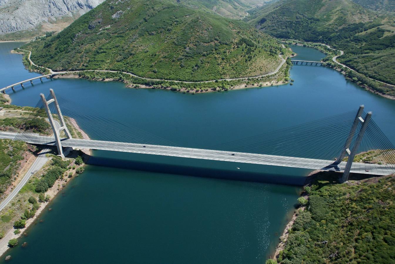 Pantano de Barrios de Luna.