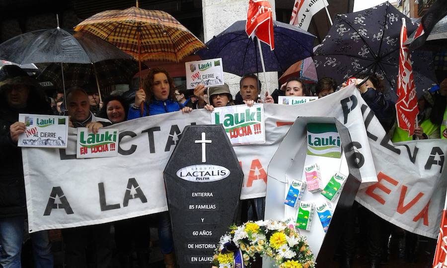Manifestación en Valladolid contra el cierre de Lauki y Dulciora