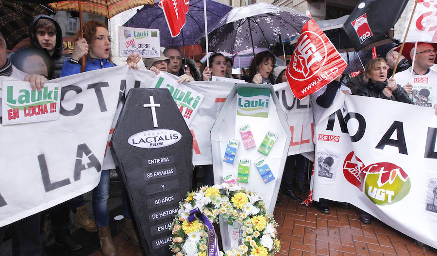 Manifestación en Valladolid contra el cierre de Lauki y Dulciora