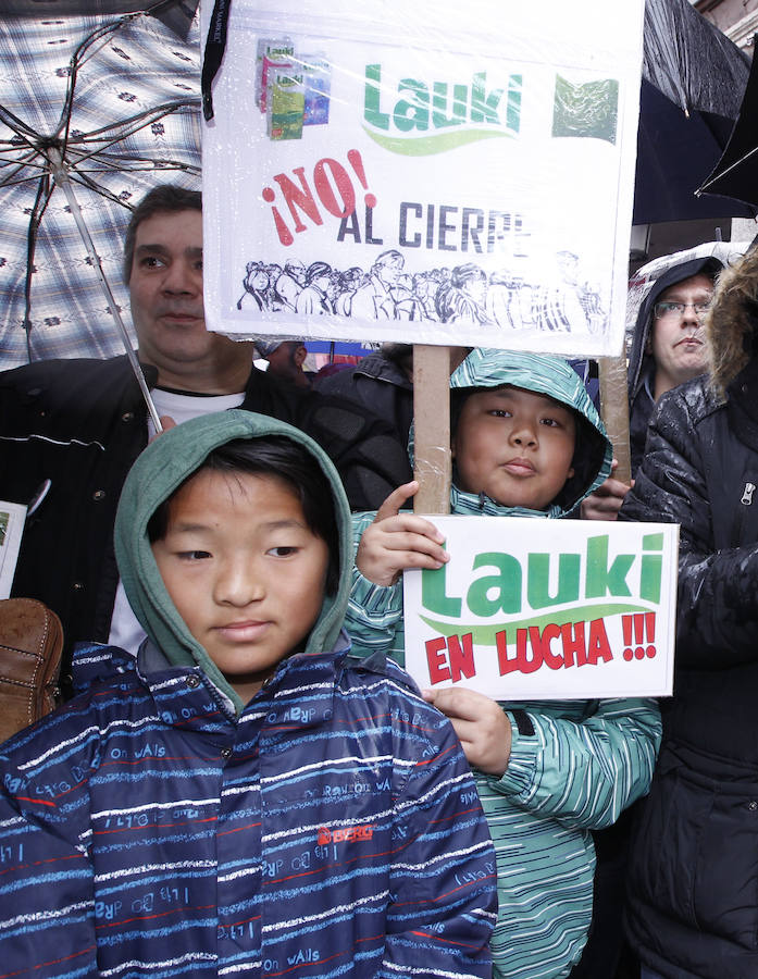 Manifestación en Valladolid contra el cierre de Lauki y Dulciora