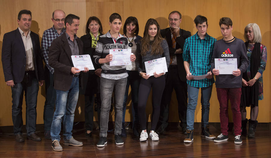 El consejero de Educación, Fernando Rey, entrega los premios IMUVA &#039;Las matematicas de la madre tierra&#039;