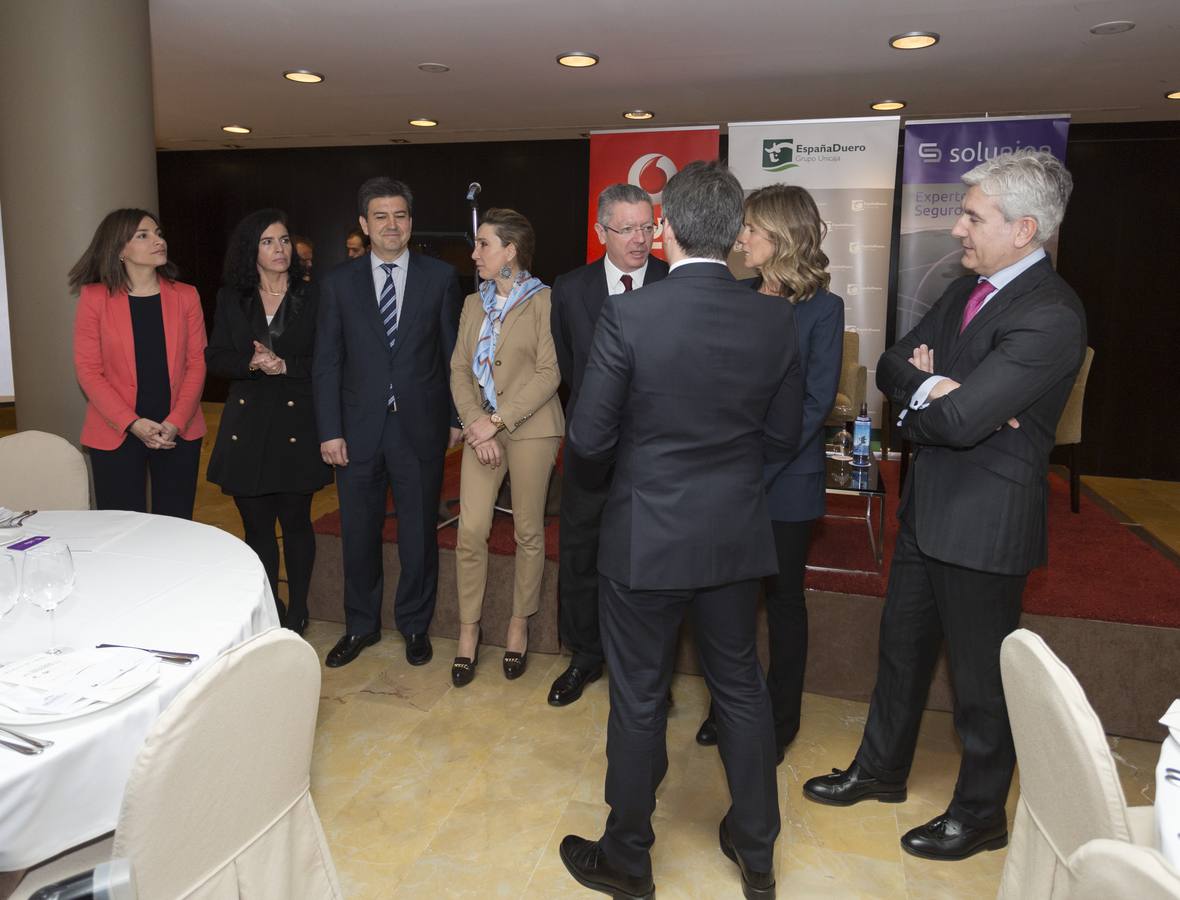 Los exministros Alberto Ruiz Gallardón y Cristina Garmendia participan en el foro empresarial &#039;Diálogos para el desarrollo&#039;