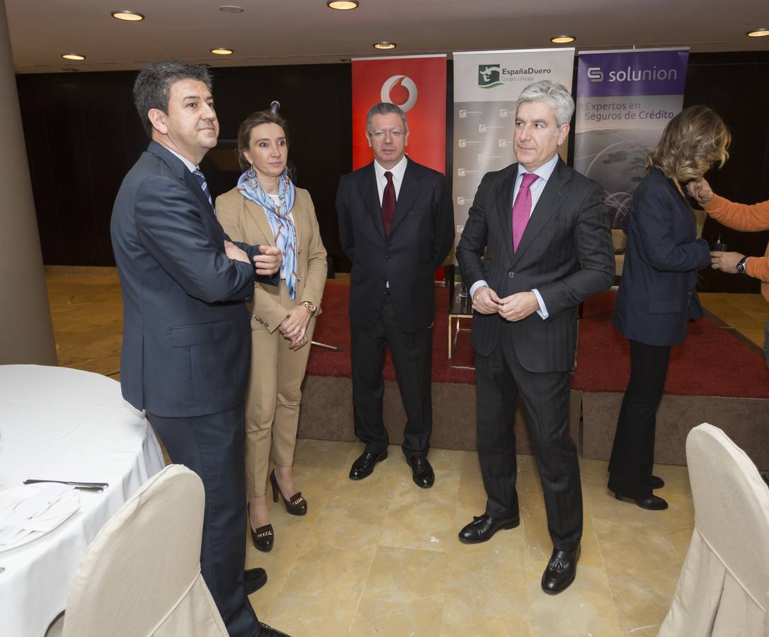 Los exministros Alberto Ruiz Gallardón y Cristina Garmendia participan en el foro empresarial &#039;Diálogos para el desarrollo&#039;