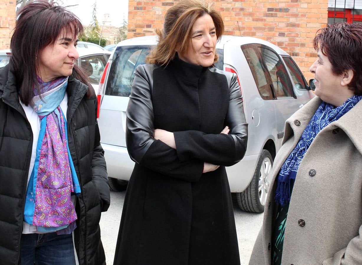 La presidenta de las Cortes, Silvia Clemente, inaugura las nuevas instalaciones de la asociación Amanecer de Segovia
