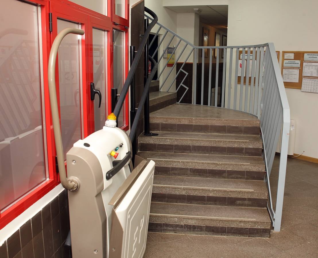 La presidenta de las Cortes, Silvia Clemente, inaugura las nuevas instalaciones de la asociación Amanecer de Segovia