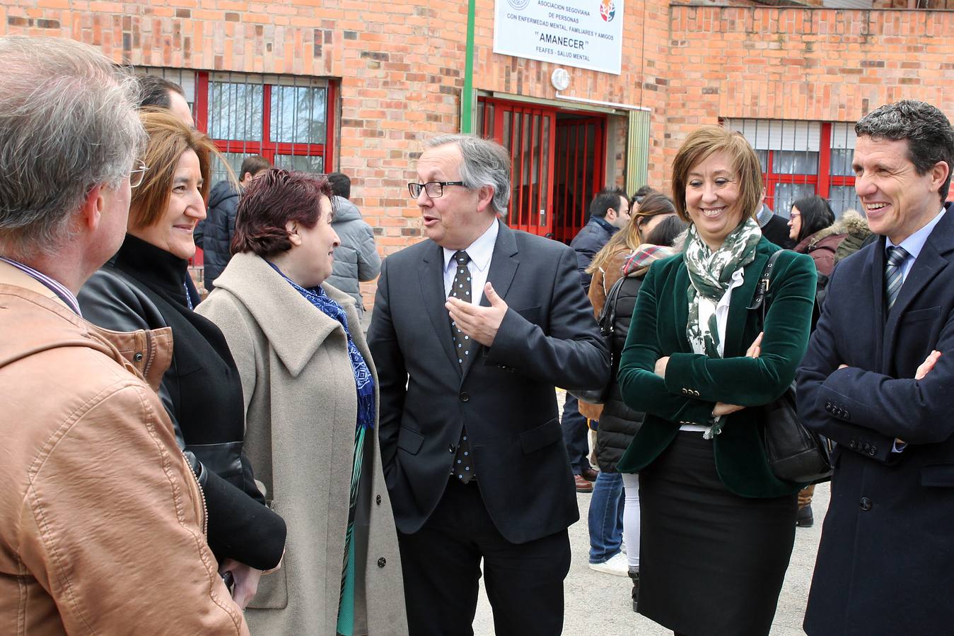 La presidenta de las Cortes, Silvia Clemente, inaugura las nuevas instalaciones de la asociación Amanecer de Segovia
