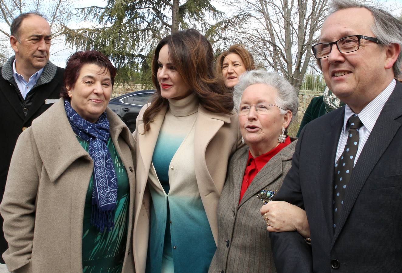 La presidenta de las Cortes, Silvia Clemente, inaugura las nuevas instalaciones de la asociación Amanecer de Segovia