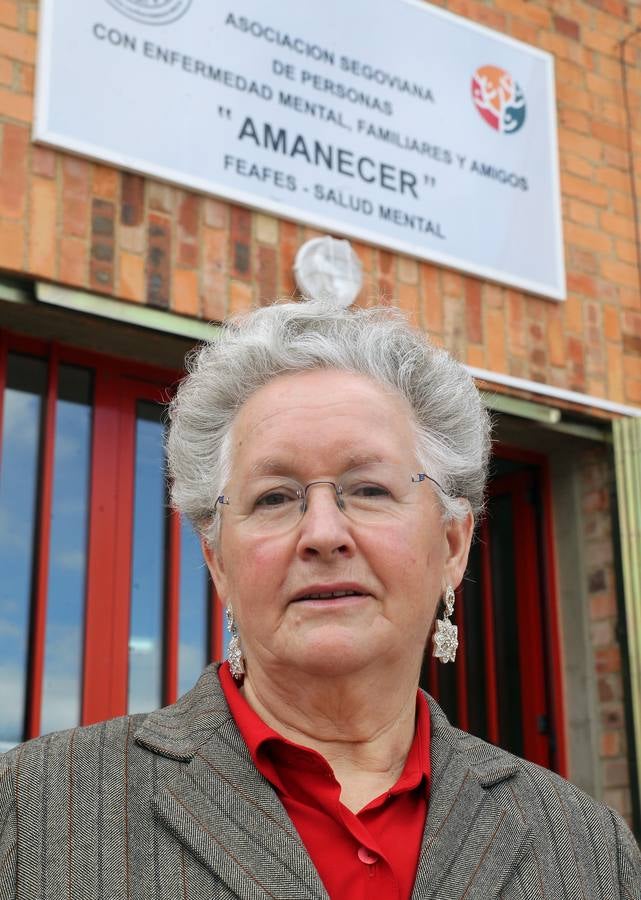 La presidenta de las Cortes, Silvia Clemente, inaugura las nuevas instalaciones de la asociación Amanecer de Segovia