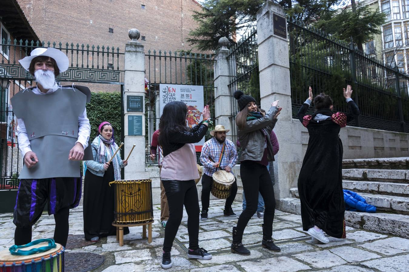 Estudiantes de los institutos Ferrari y Diego de Praves organizan una ruta teatralizada en torno a Cervantes