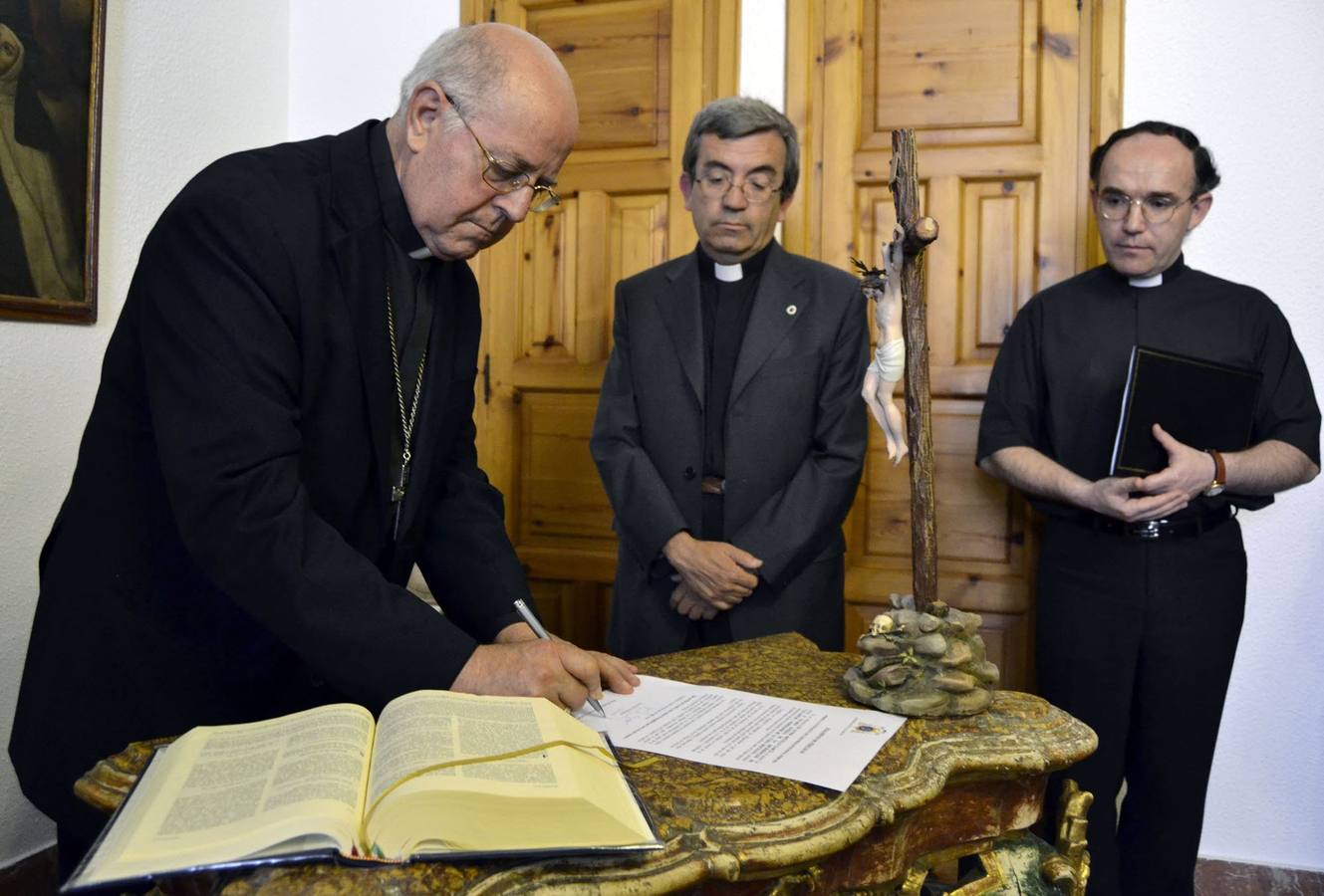 04.07.11 Luis Javier Argüello García ha tomado posesión como nuevo vicario general de la Diócesis, en sustitución de Félix López Zarzuelo, en un acto que se ha desarrollado en el Arzobispado de Valladolid y ha presidido monseñor Ricardo Blázquez Pérez y al que ha asistido el personal de la Curia Diocesana.