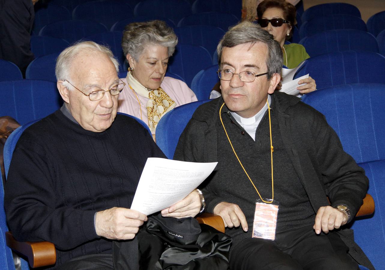 13.04.10 Vicente Vara y Luis Argüello, poco antes del inicio de sus ponencias en el congreso internacional que sobre la figura del padre Hoyos se celebra en Valladolid.