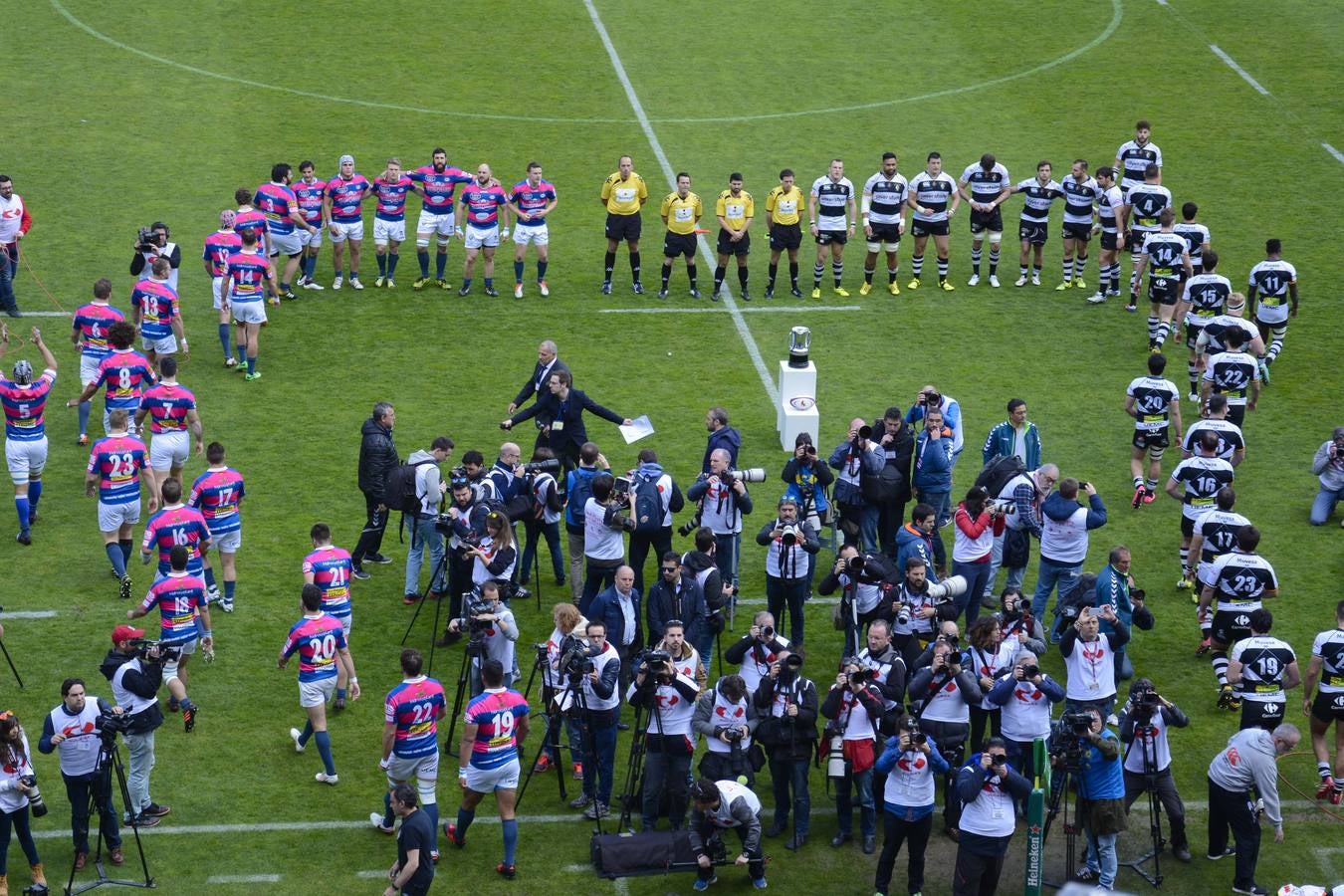 Fotos de las horas previas a la final de la Copa del Rey de rugby en Valladolid (1/3)