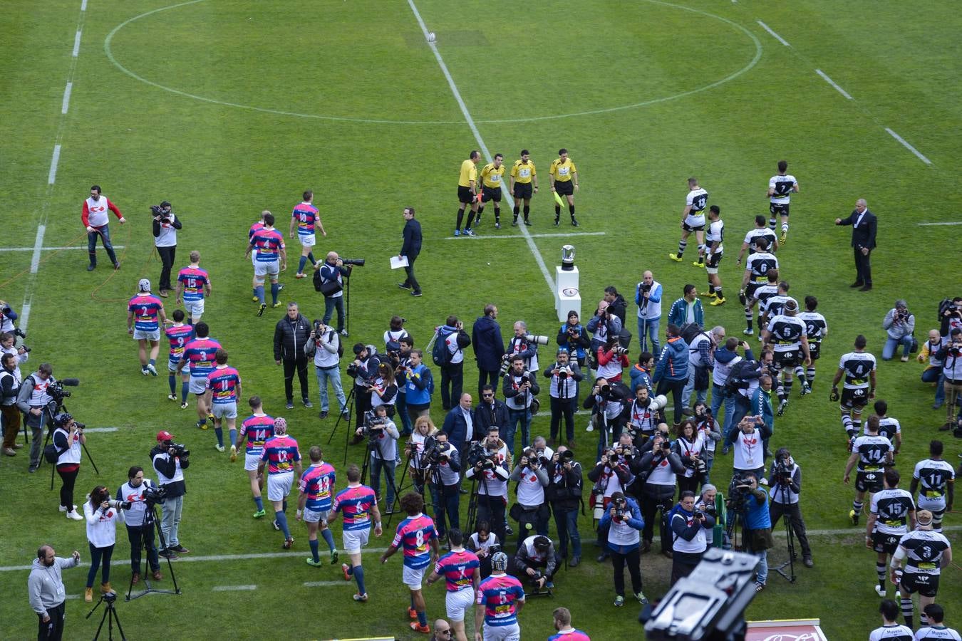 Fotos de las horas previas a la final de la Copa del Rey de rugby en Valladolid (2/3)