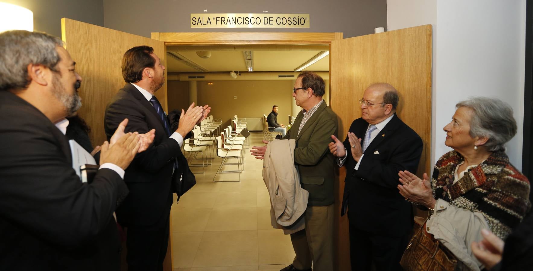 La Casa Revilla dedica su salón de actos al que fuera director de El Norte Francisco de Cossío