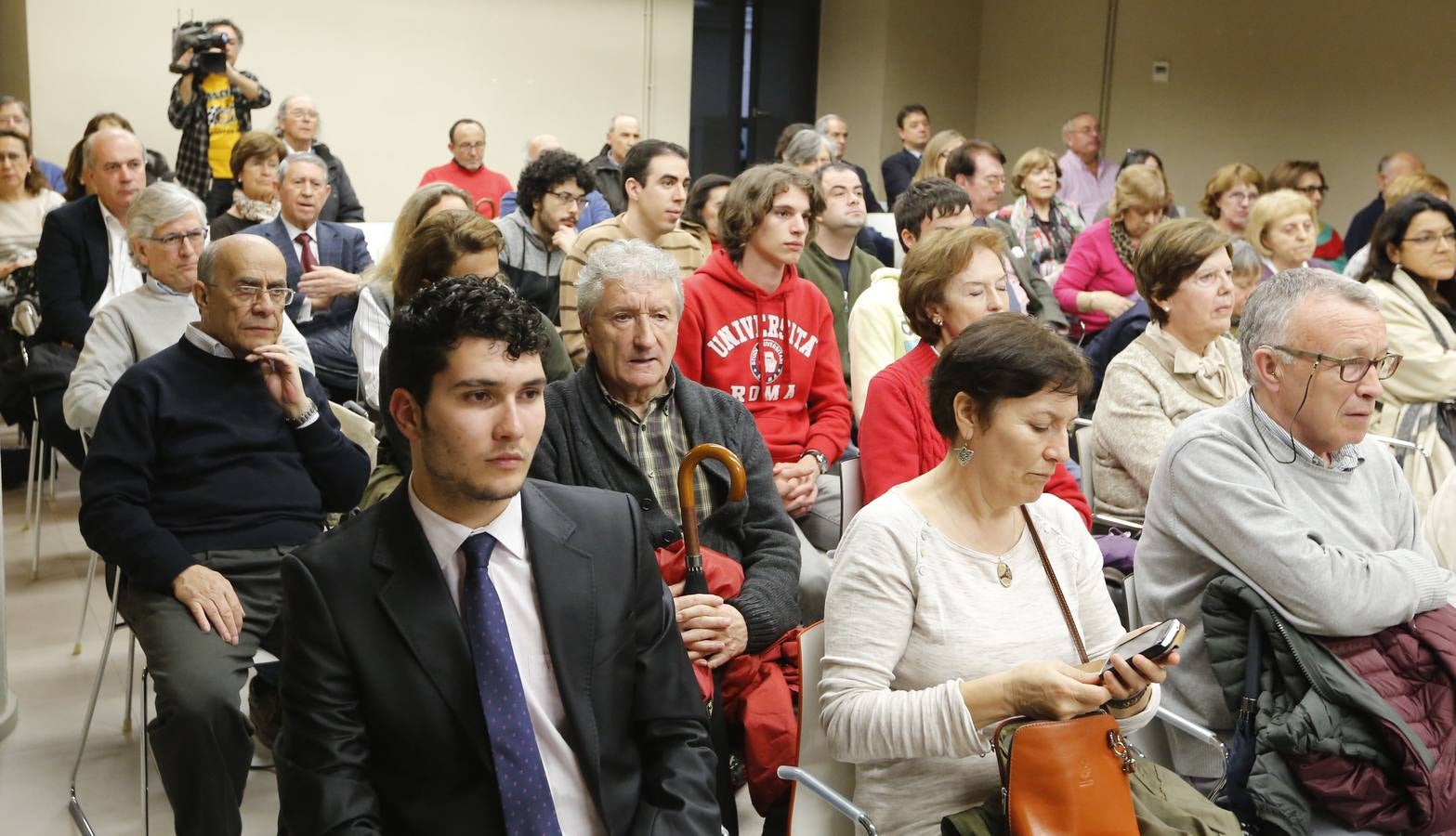 La Casa Revilla dedica su salón de actos al que fuera director de El Norte Francisco de Cossío