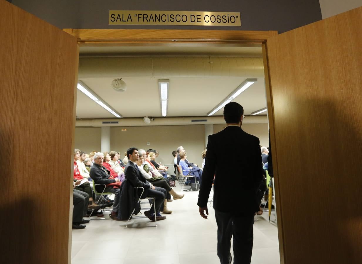 La Casa Revilla dedica su salón de actos al que fuera director de El Norte Francisco de Cossío