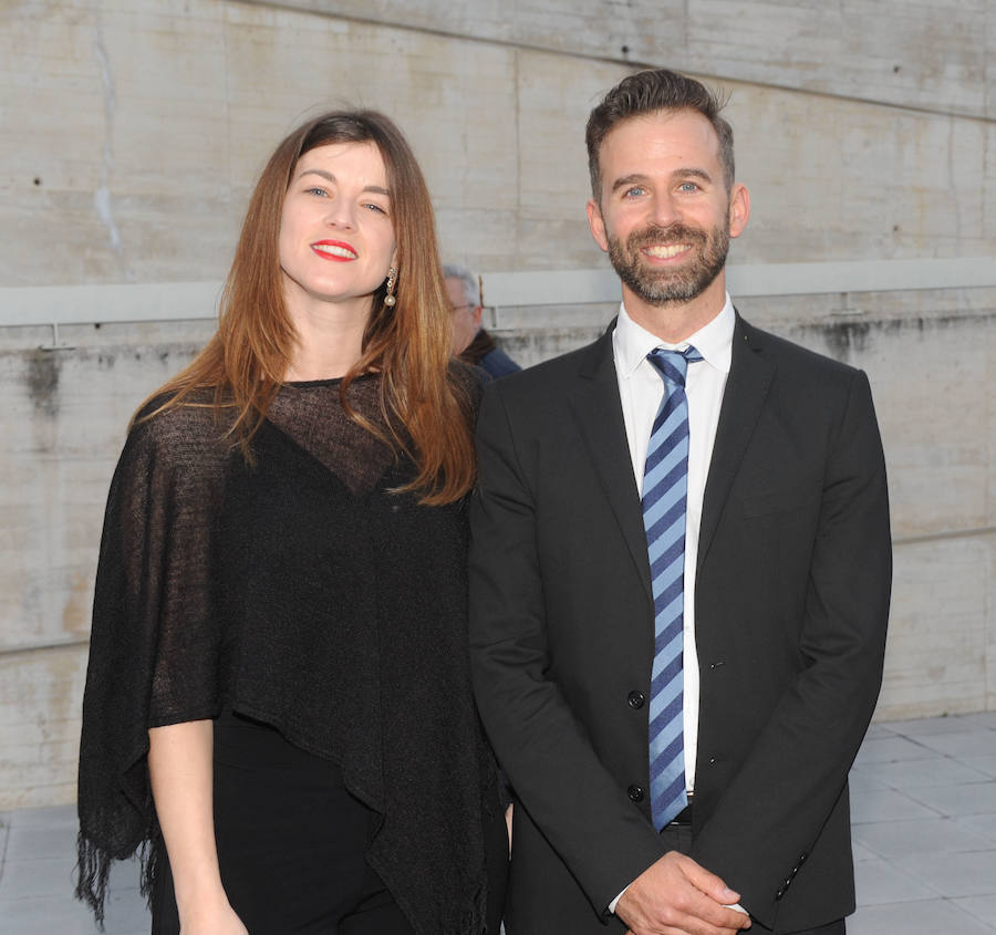 Nuria García y Víctor Cazurro, vicerrector de Investigación de la Universidad Isabel I.