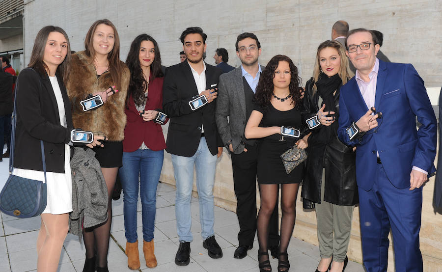 Mª Ángeles Fernández, Nuria Bercia, Laura Pérez, Daniel Ramos, Borja Maza, Paula Fernández, Elena Martín y Juan Carlos Martín, de Sociograph, una empresa que aplica la tecnología a la neurociencia social.